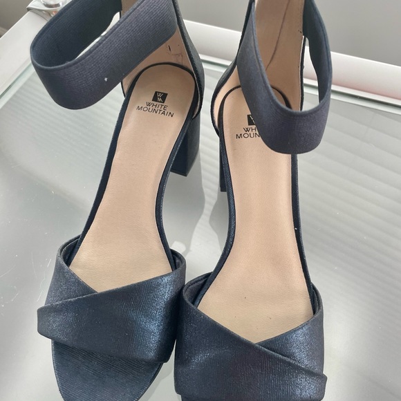 White Mountain Satin Sandals in 7 1/2 - Picture 2 of 11